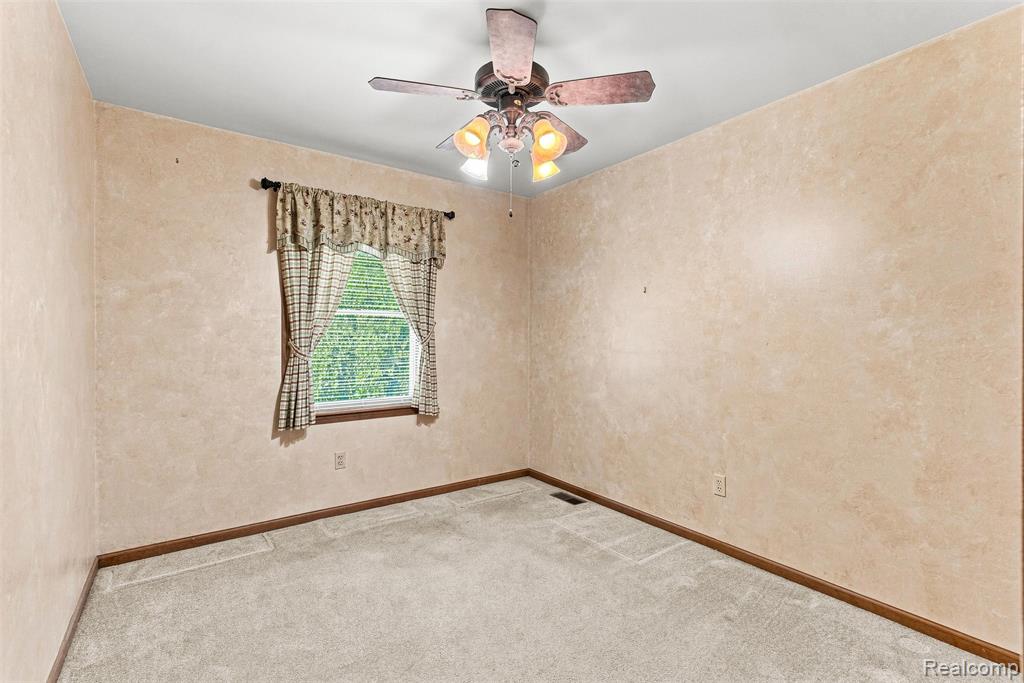 7464 Diane Court Property Photo 12