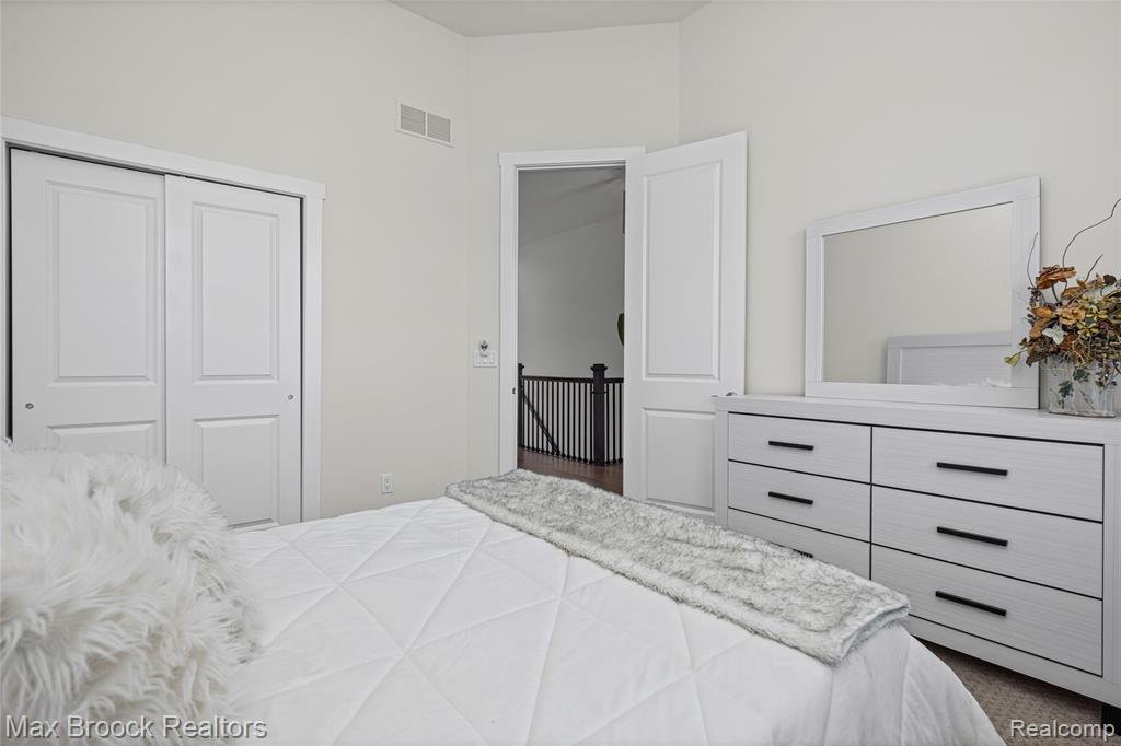 5636 Suffolk Court Property Photo 12