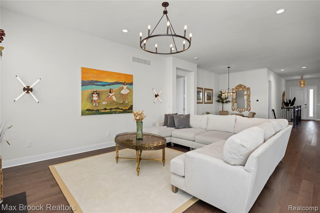5636 Suffolk Court Property Photo 19
