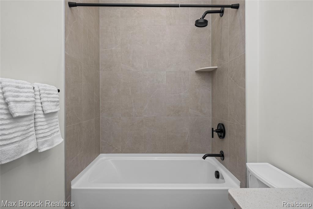 5636 Suffolk Court Property Photo 21