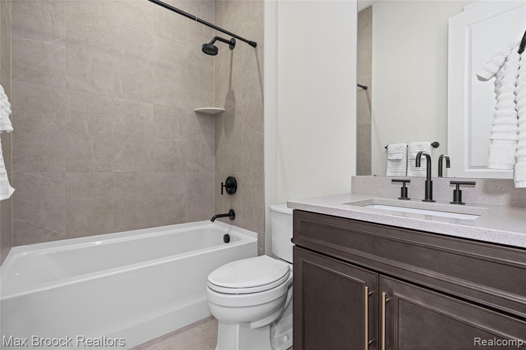5636 Suffolk Court Property Photo 33