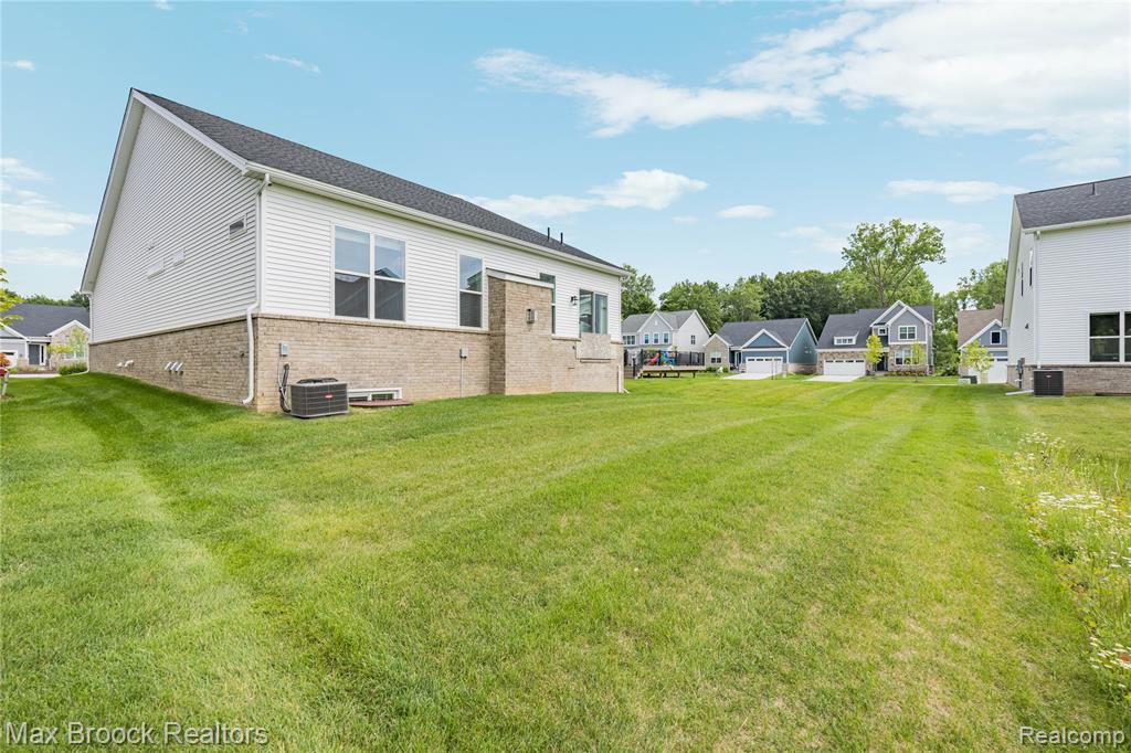 5636 Suffolk Court Property Photo 40