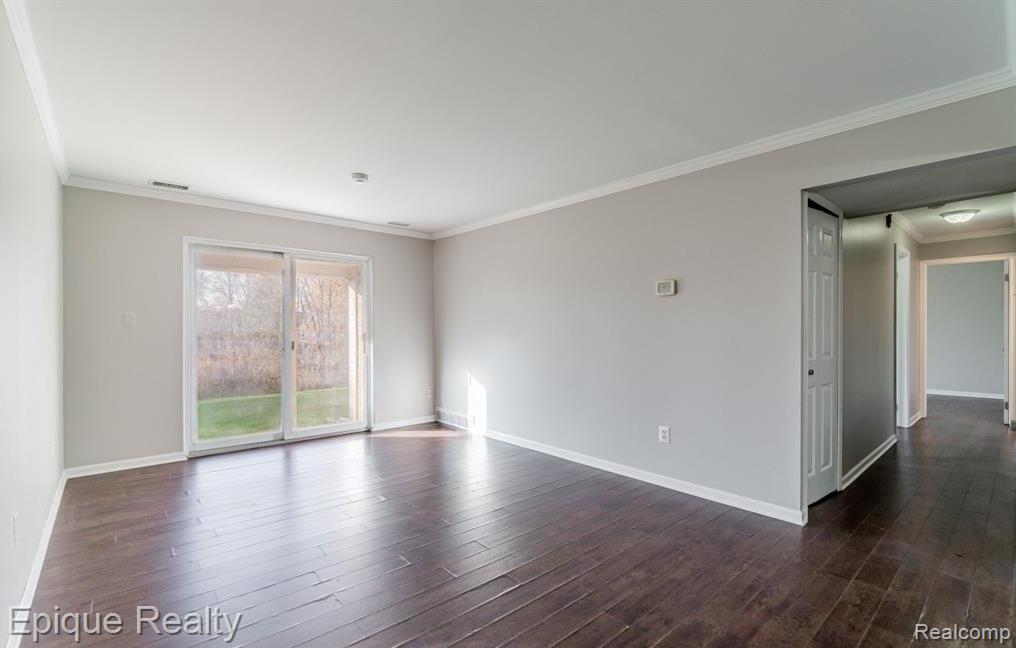 44467 Savery Drive Property Photo 3