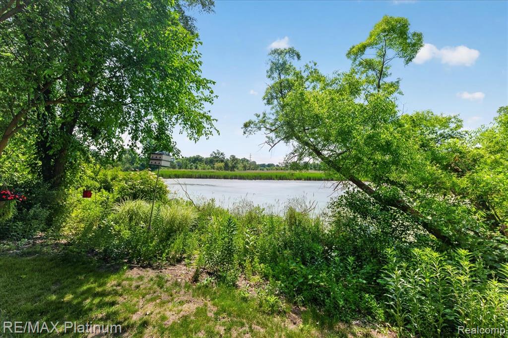 1602 Pinecroft Ln. Property Photo 2