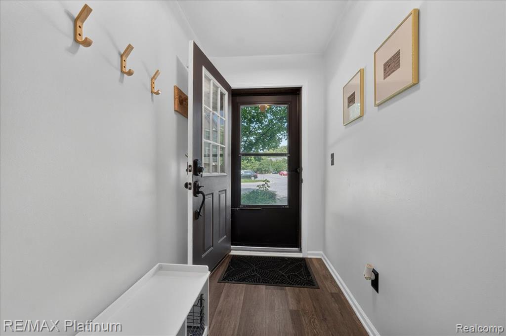 1602 Pinecroft Ln. Property Photo 3