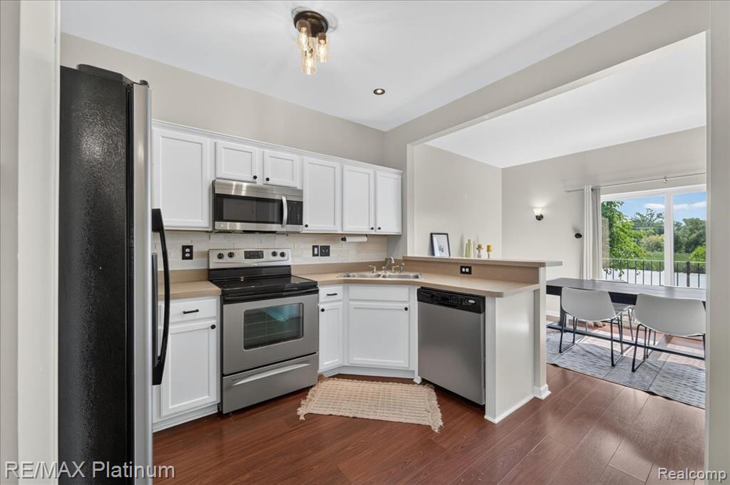 1602 Pinecroft Ln. Property Photo 4
