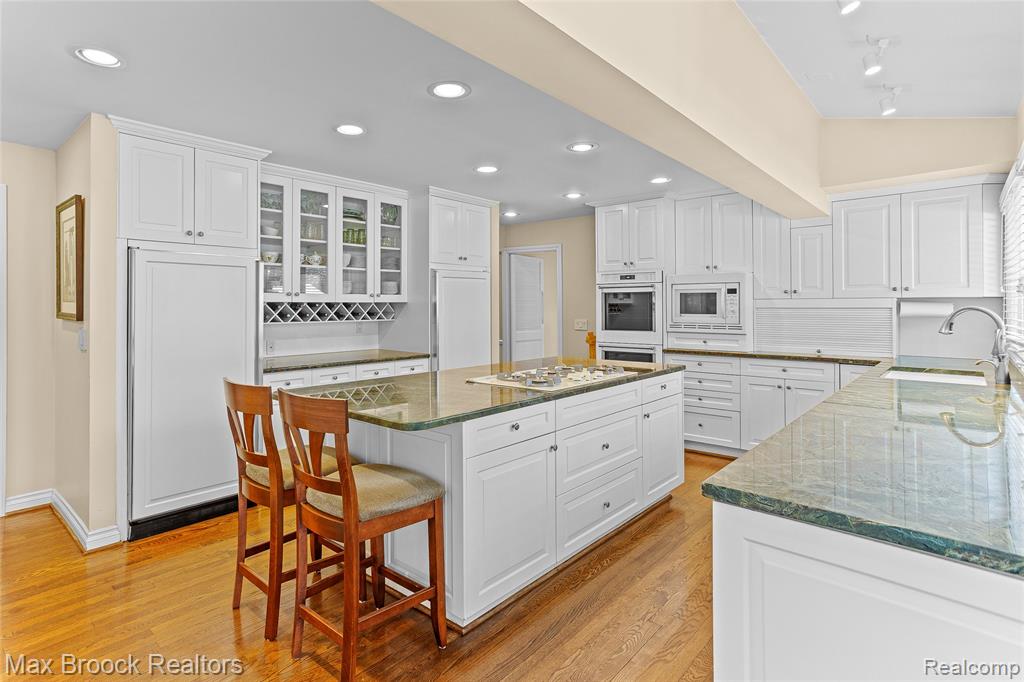25933 Hersheyvale Drive Property Photo 3