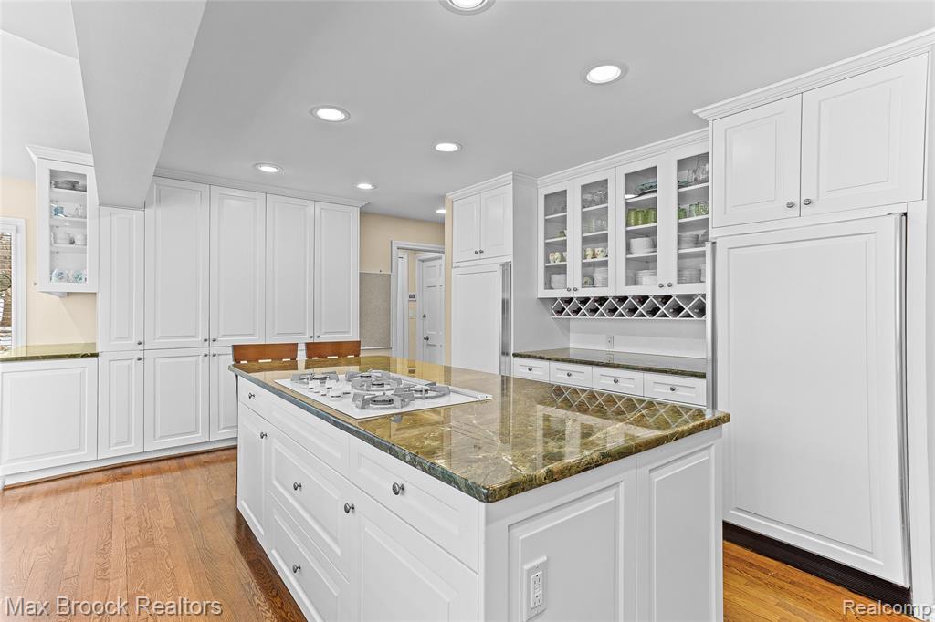 25933 Hersheyvale Drive Property Photo 5