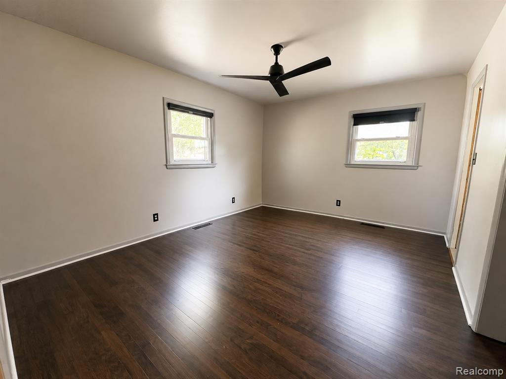 3441 E Maple Avenue Property Photo 7