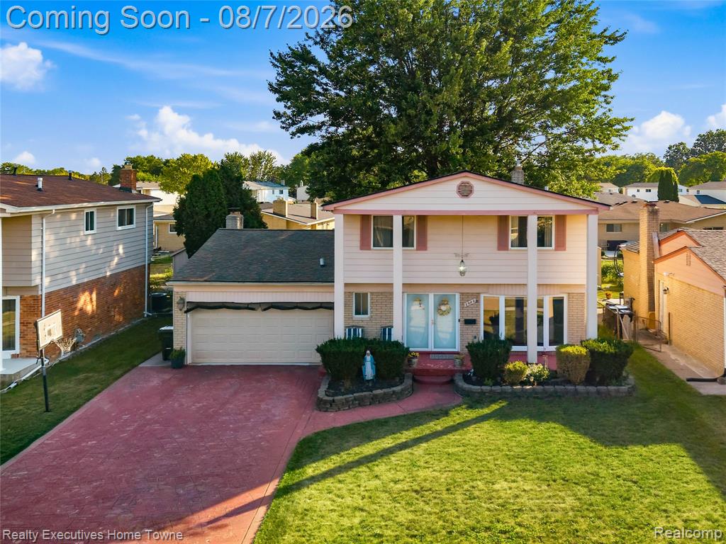 2986 Groves Drive Property Photo 3