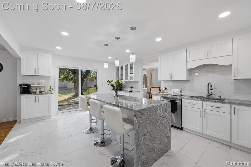2986 Groves Drive Property Photo 7