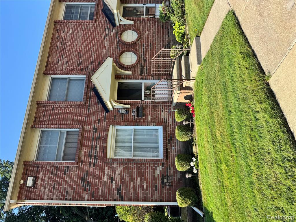 37021 Charter Oaks Boulevard Property Photo 1