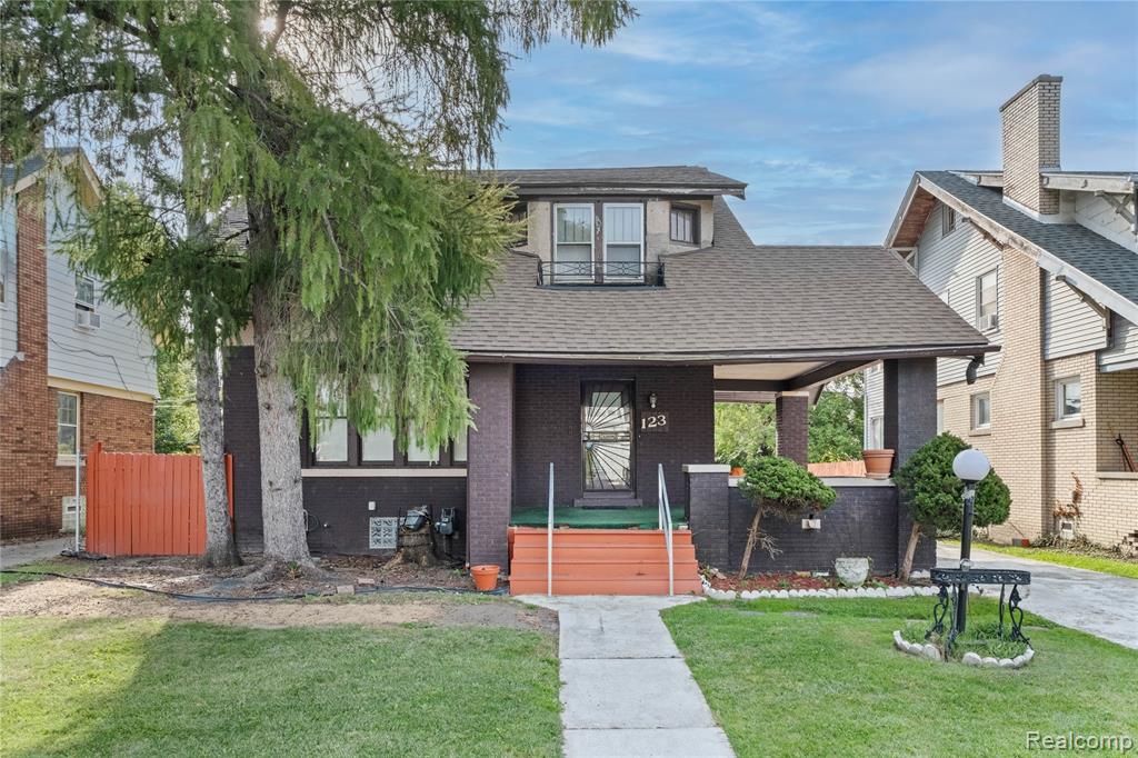 123 Moss Street Property Photo 1