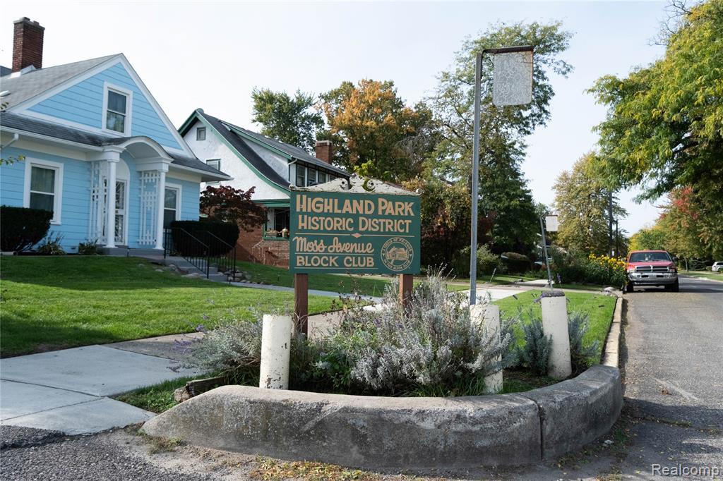 123 Moss Street Property Photo 2