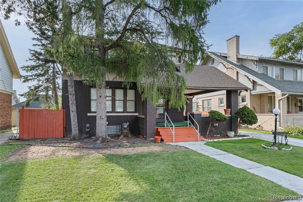 123 Moss Street Property Photo 4