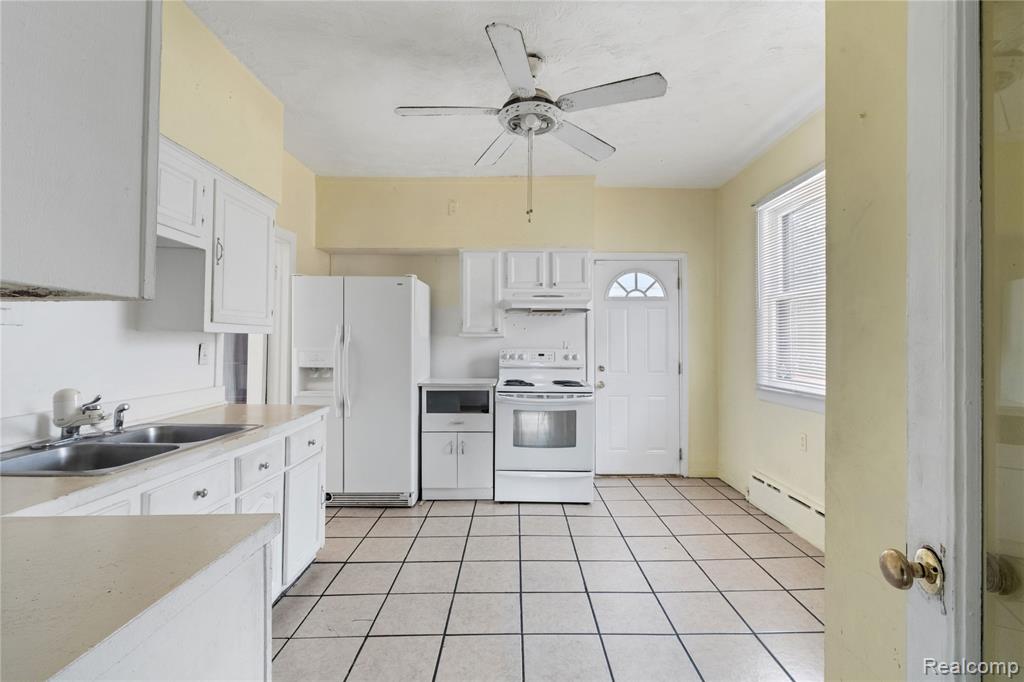123 Moss Street Property Photo 11