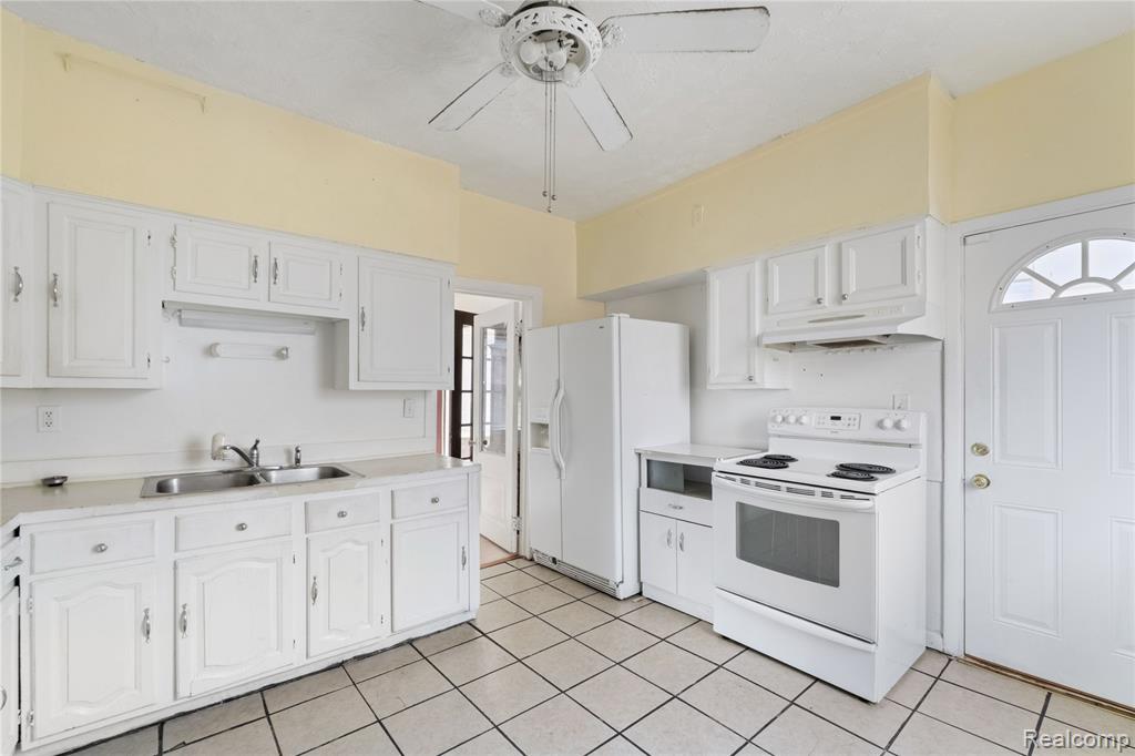 123 Moss Street Property Photo 12