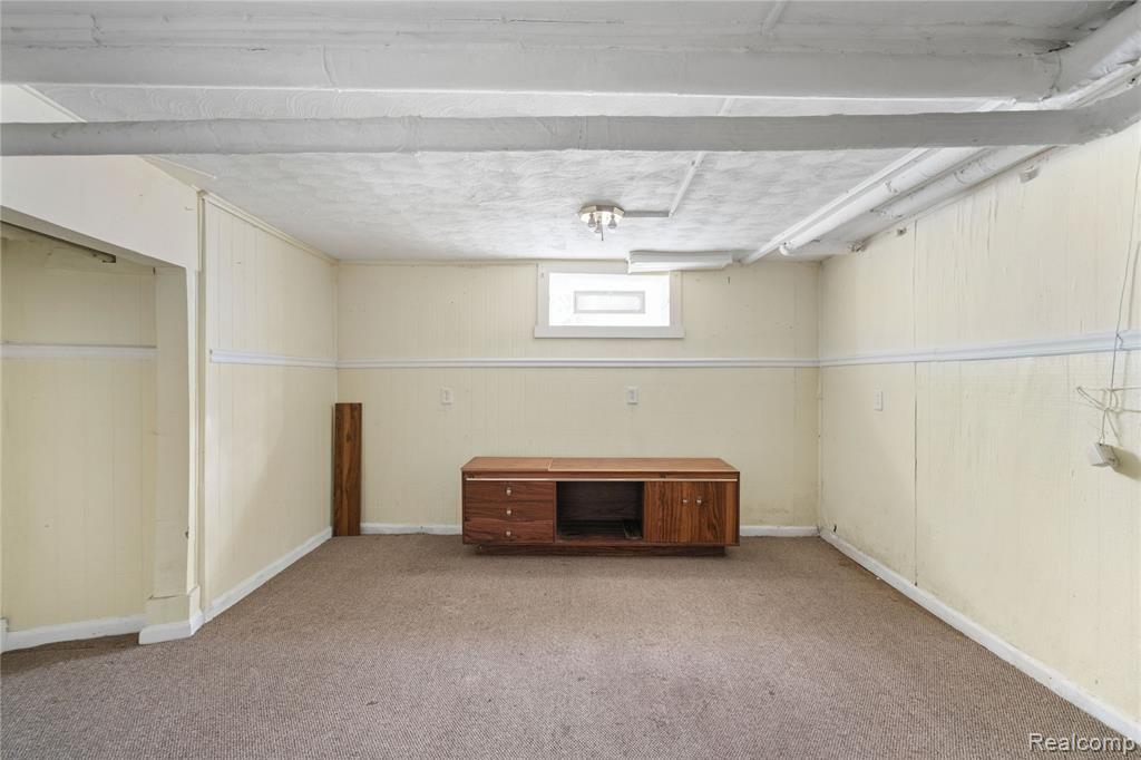 123 Moss Street Property Photo 33