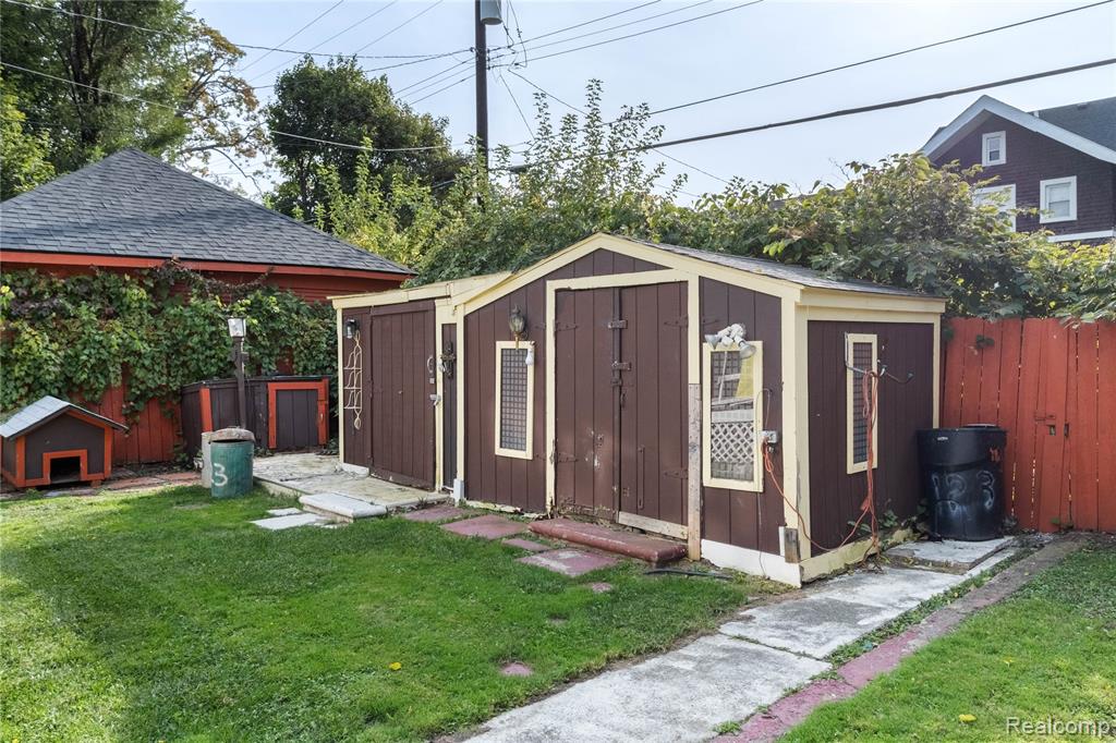 123 Moss Street Property Photo 43