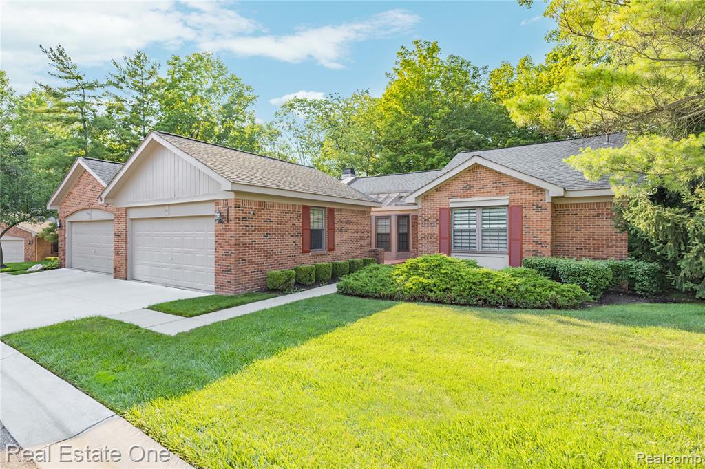 7332 Meadowridge Circle Property Photo 1