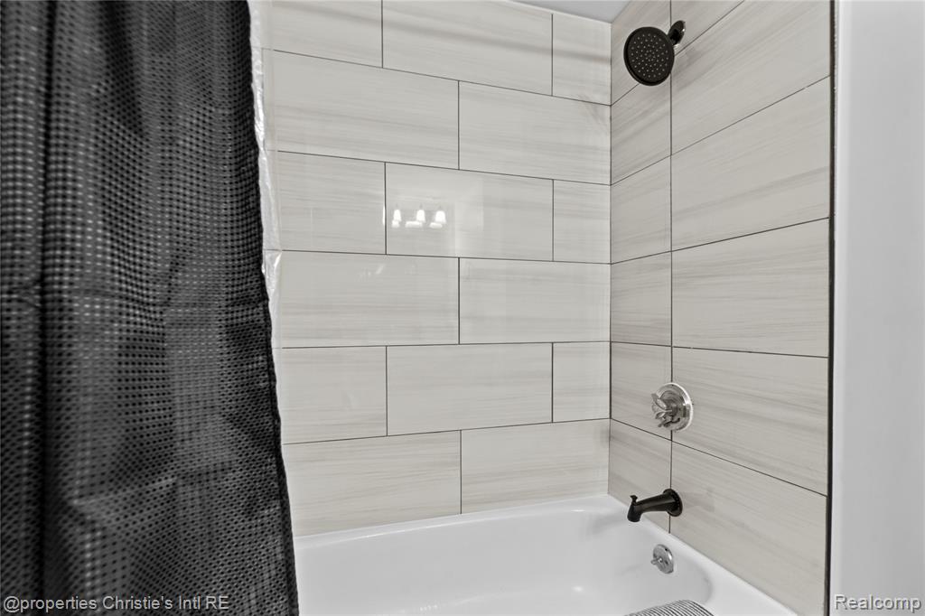 3320 Spinnaker Lane Property Photo 14