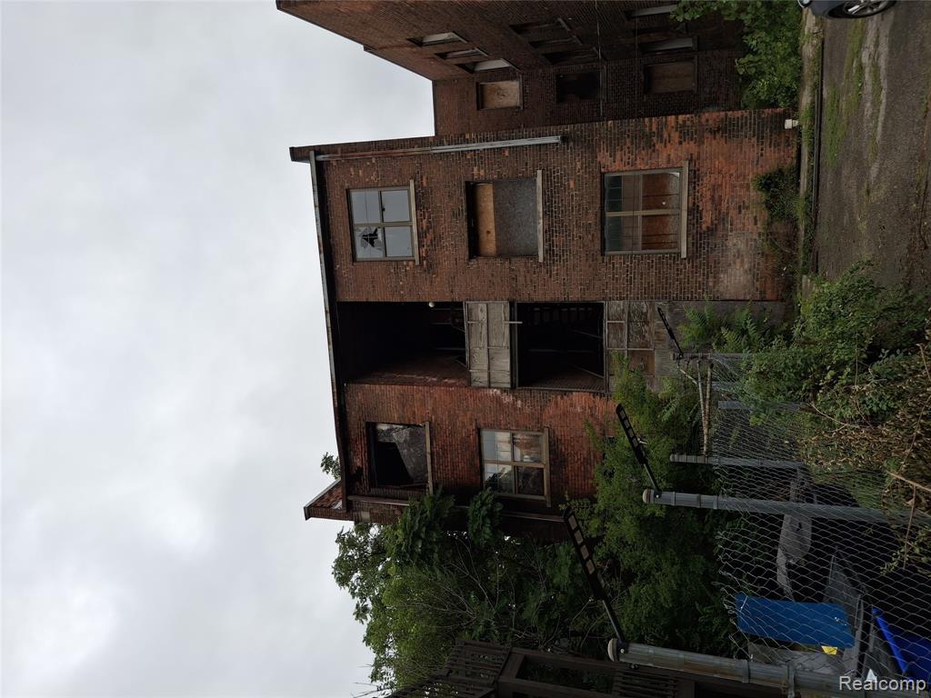 3931 Mcgraw Street Property Photo 10