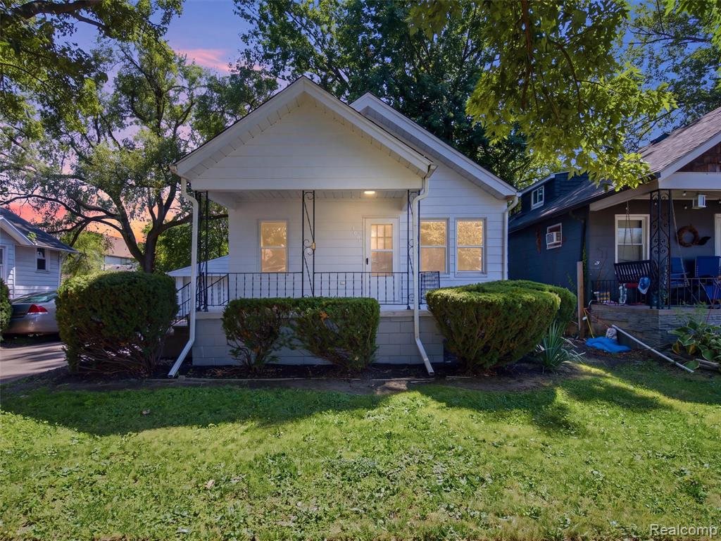 1063 Mayflower Avenue Property Photo 1