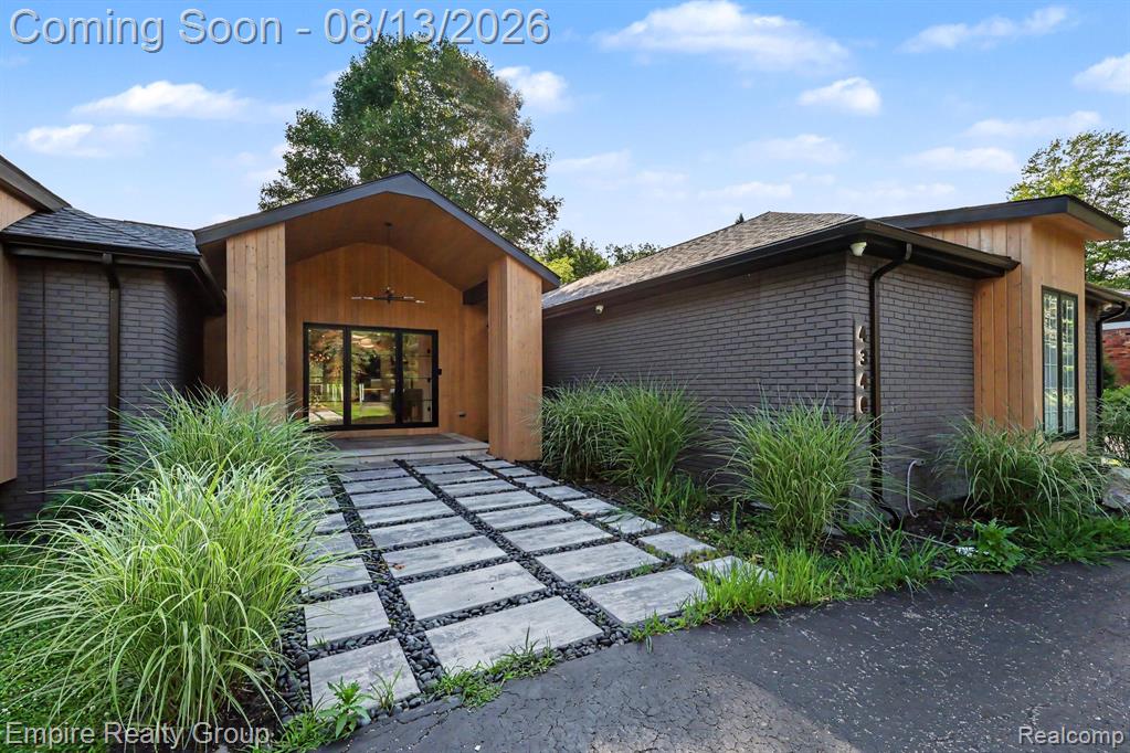 4340 Queens Way Property Photo 4