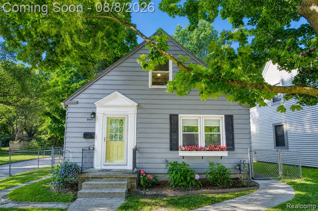 2001 Dexter Avenue Property Photo 1