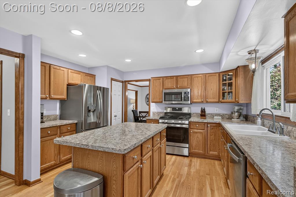 42151 Woodcreek Lane Property Photo 9