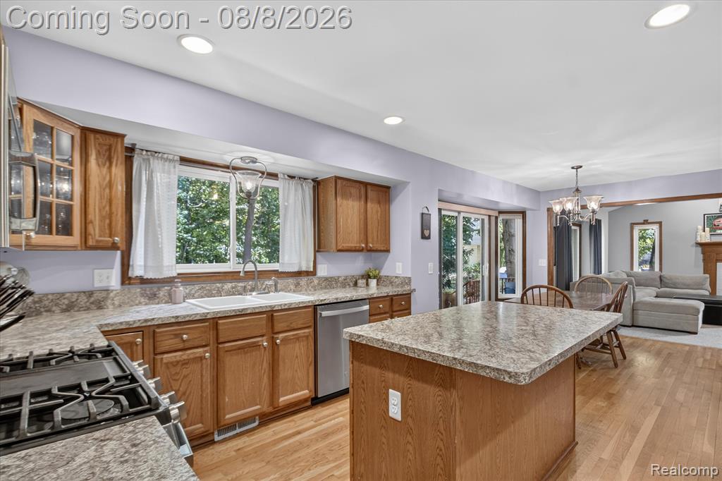 42151 Woodcreek Lane Property Photo 10