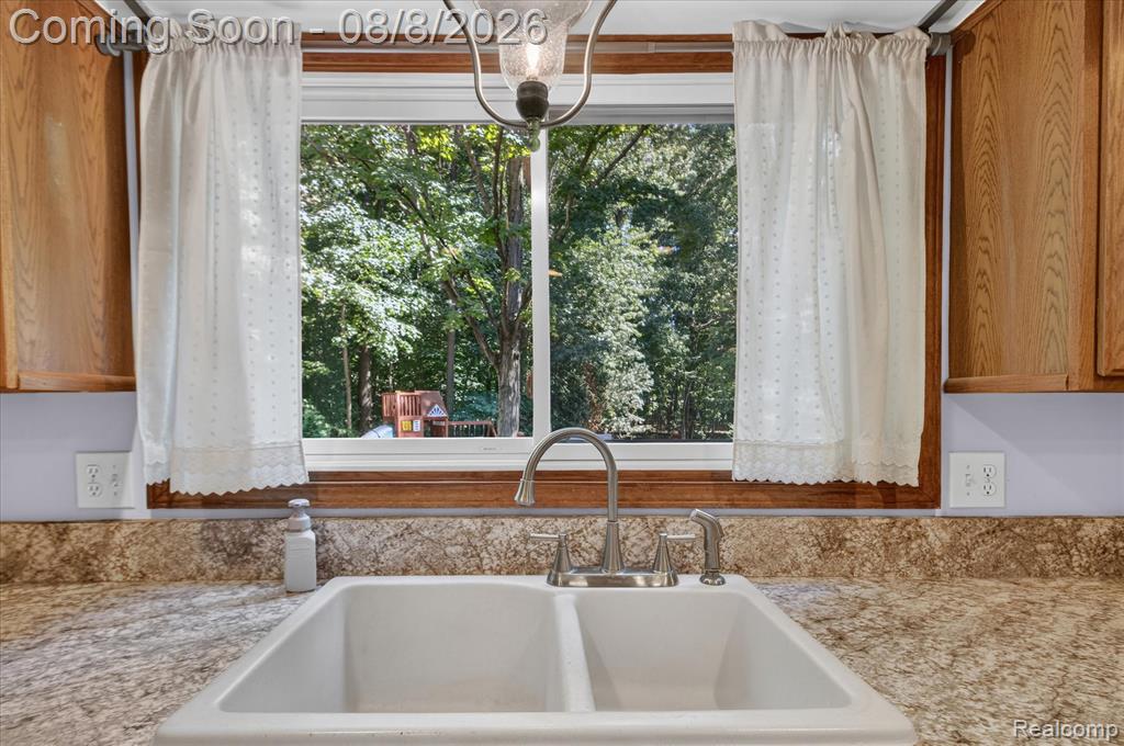 42151 Woodcreek Lane Property Photo 11