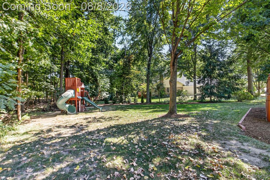 42151 Woodcreek Lane Property Photo 38
