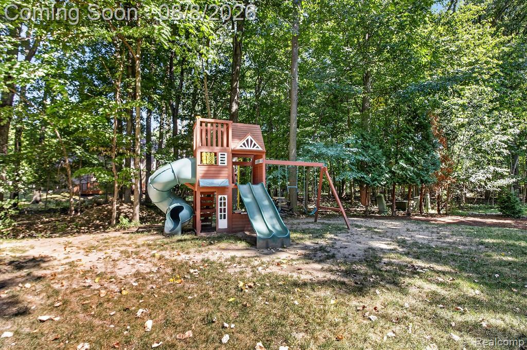 42151 Woodcreek Lane Property Photo 39