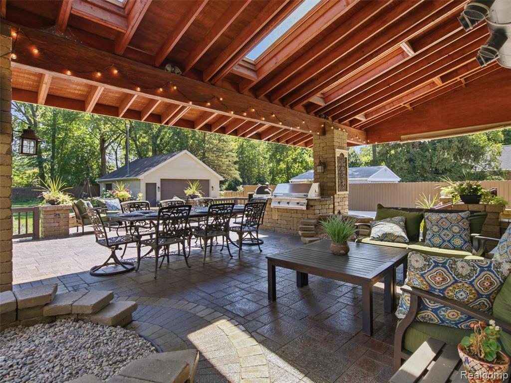 1010 Genesee Drive Property Photo 3