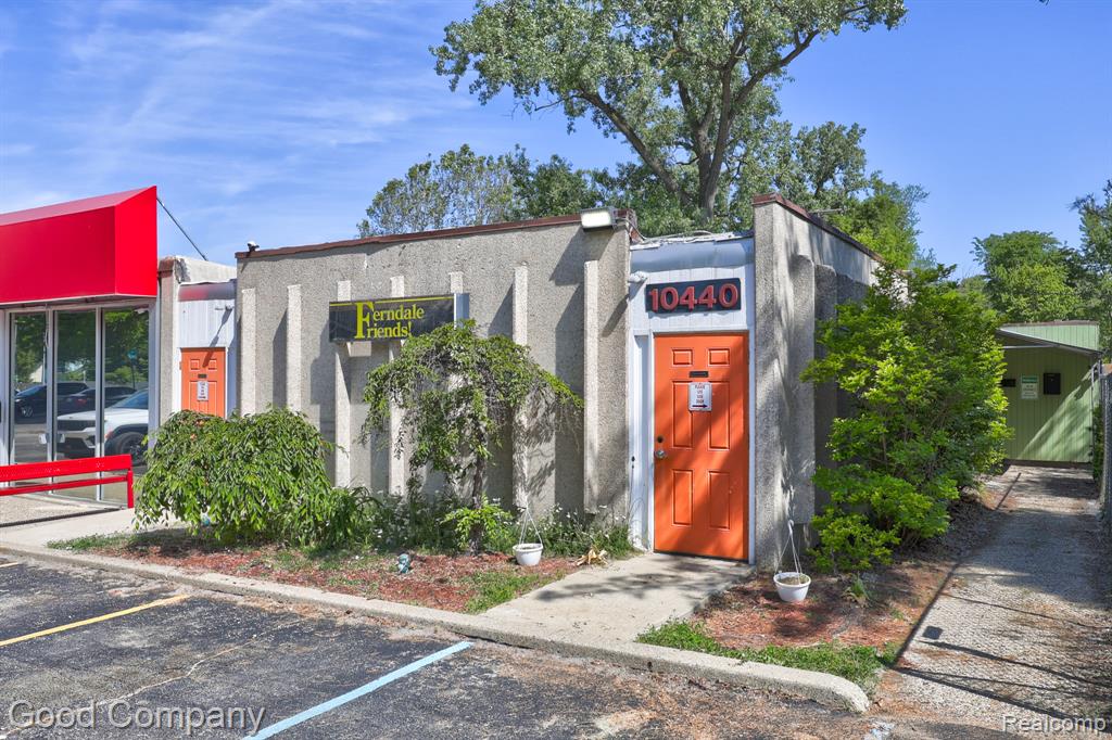 10440 W 9 Mile Road Property Photo 1