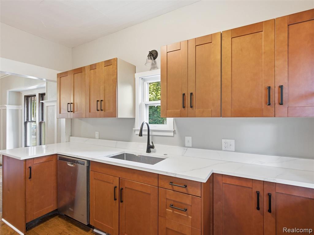 91 Oneida Street Property Photo 5