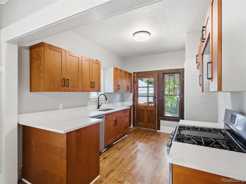 91 Oneida Street Property Photo 6