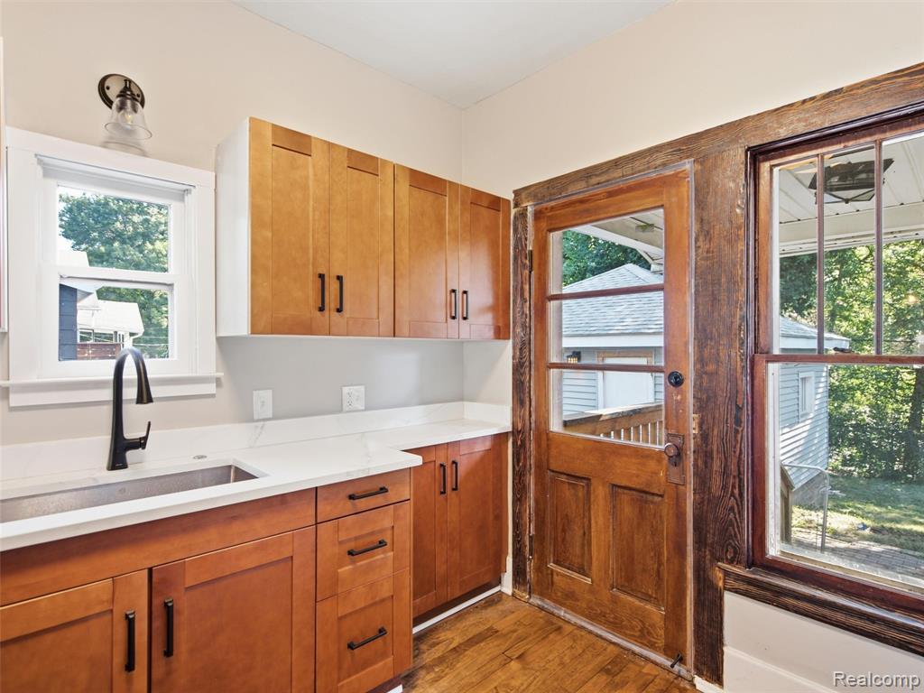 91 Oneida Street Property Photo 7