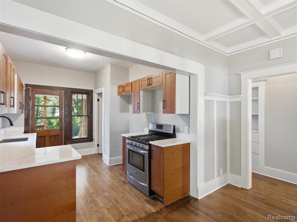 91 Oneida Street Property Photo 8