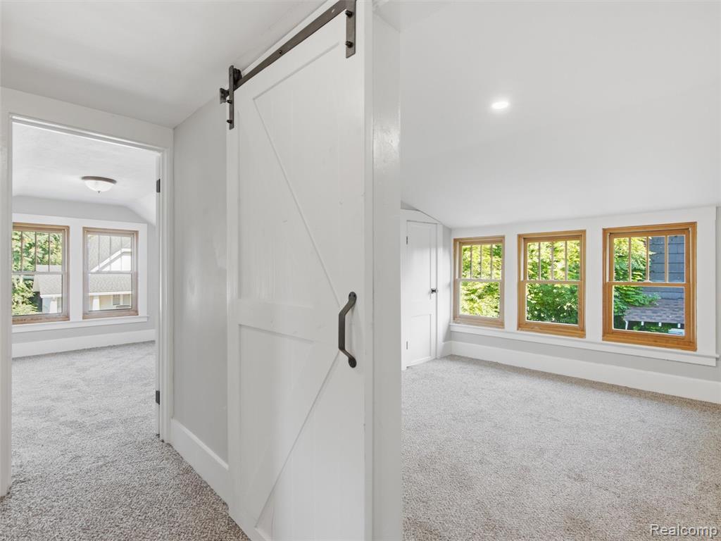 91 Oneida Street Property Photo 17