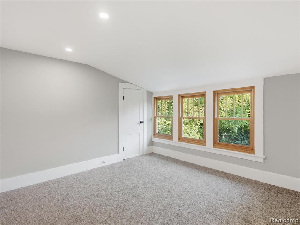 91 Oneida Street Property Photo 18
