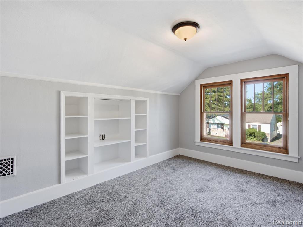 91 Oneida Street Property Photo 19