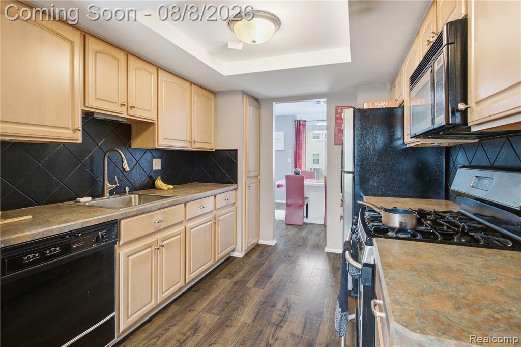 20350 Weybridge Street Property Photo 8