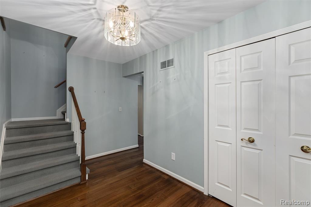 2937 Waterloo Drive Property Photo 2