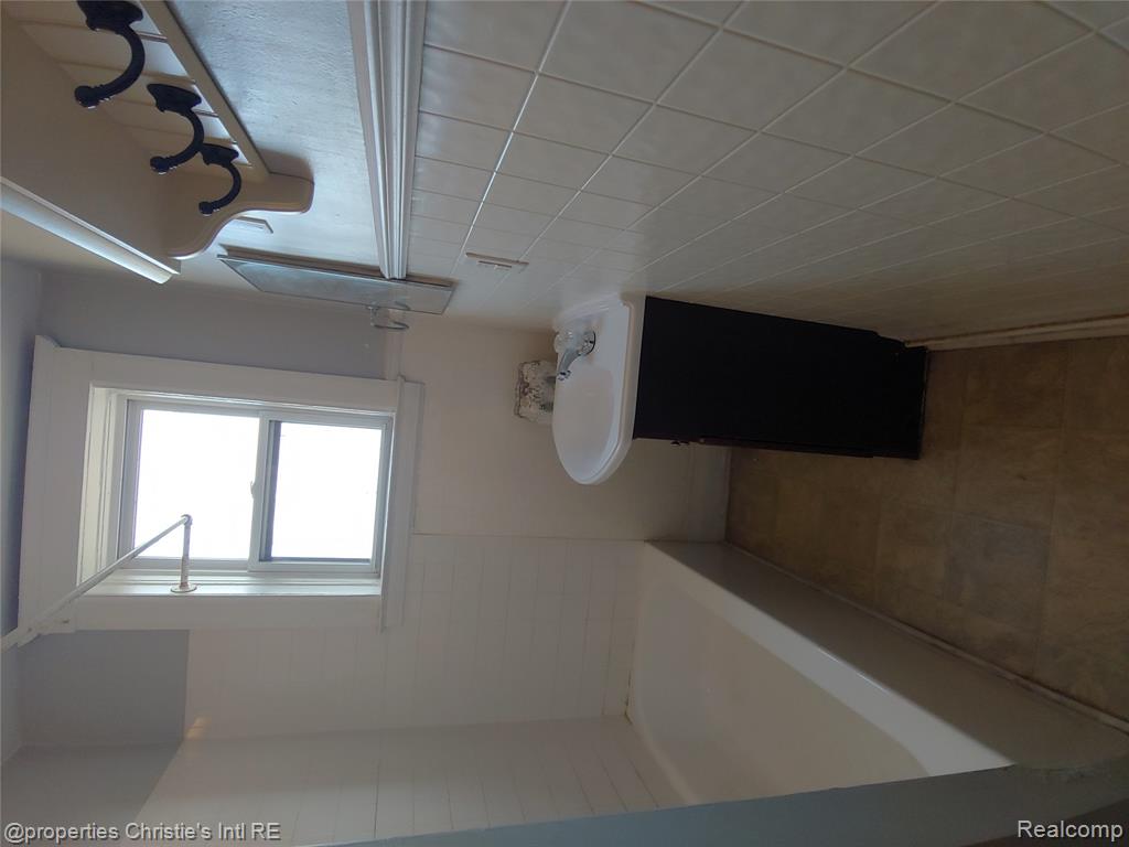 1535 W Canfield Street Property Photo 5