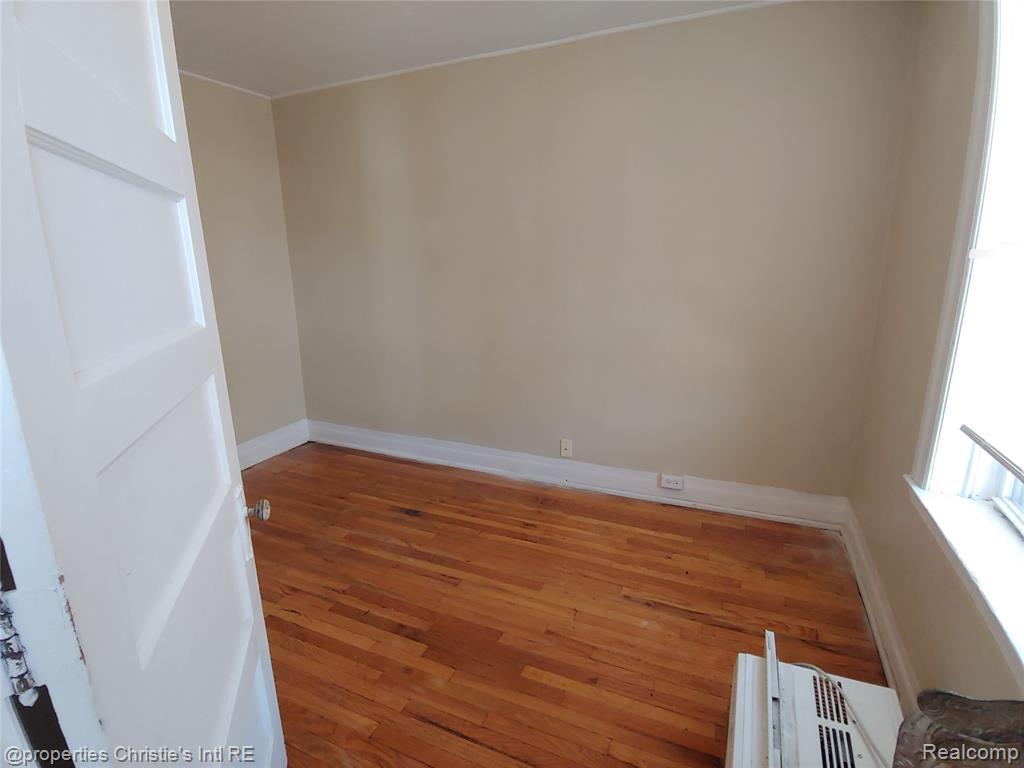 1535 W Canfield Street Property Photo 6