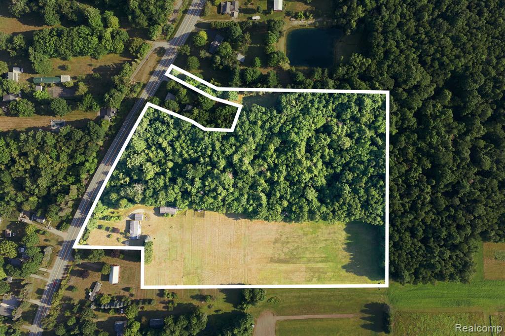 2390 Lakeshore Road Property Photo 2