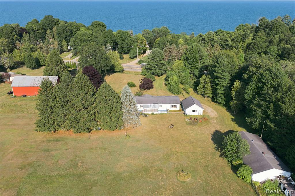 2390 Lakeshore Road Property Photo 3
