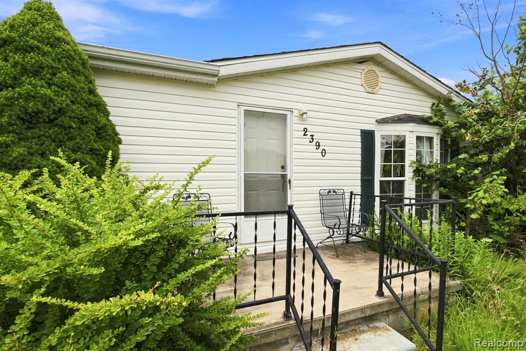 2390 Lakeshore Road Property Photo 4
